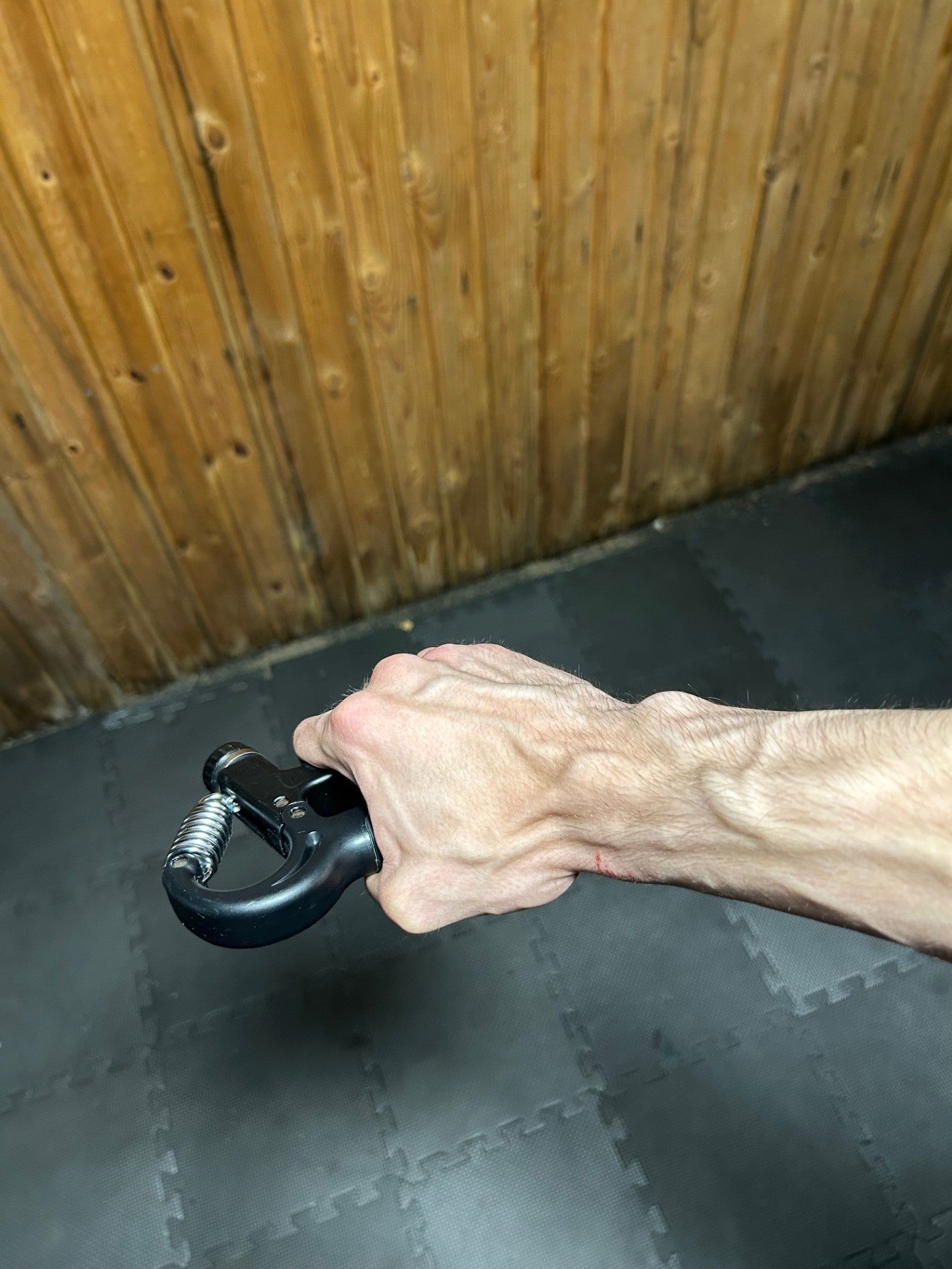 BU Counting grip strength device